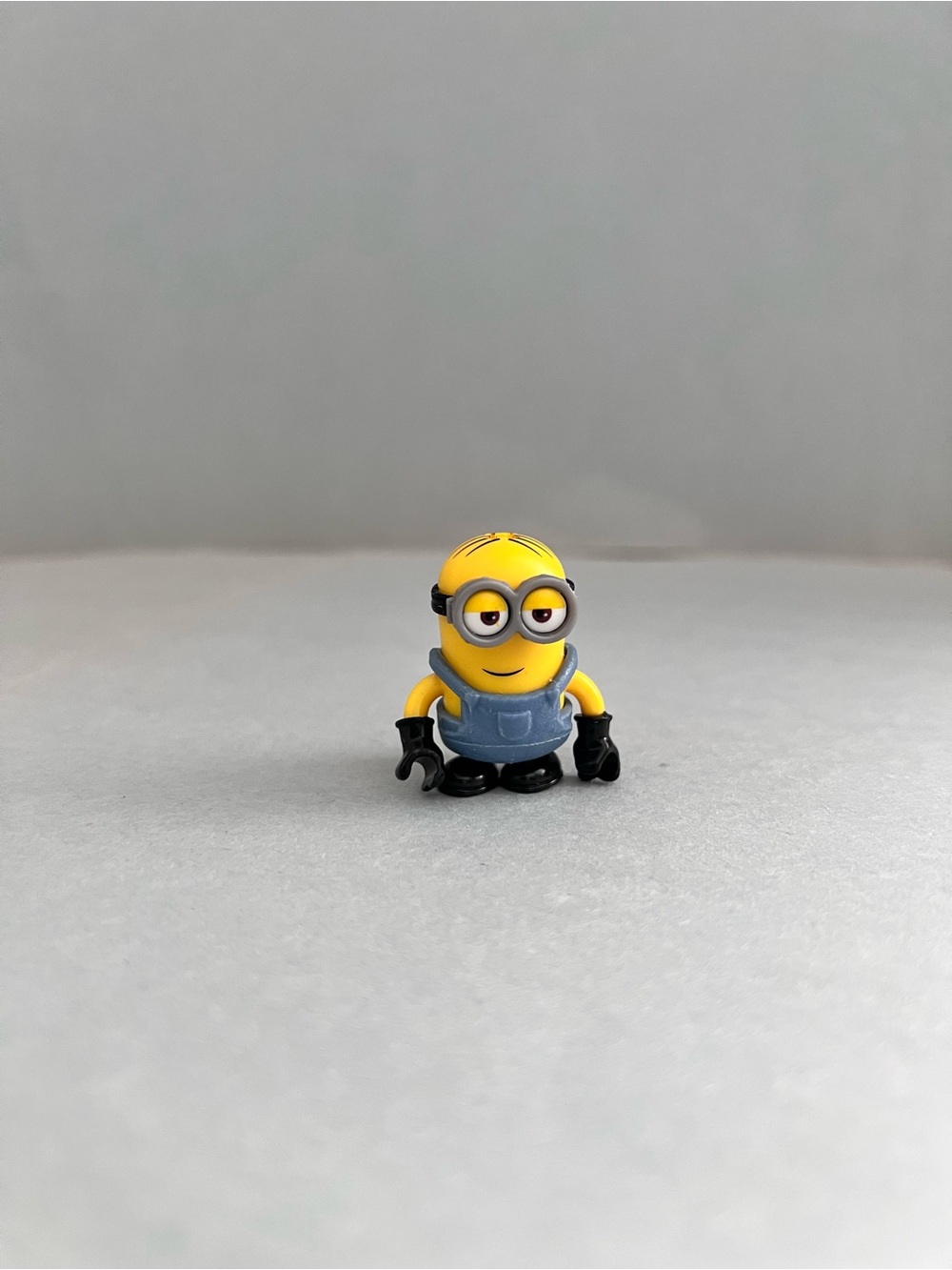MEGA BLOKS MINIONS STUART MINI FIGURE